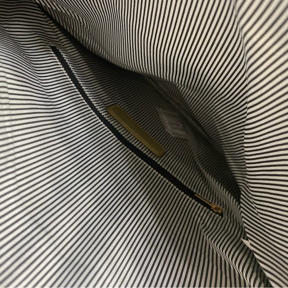 Muted gold clutch with tassel and cross body chain - Picture 5 of 6